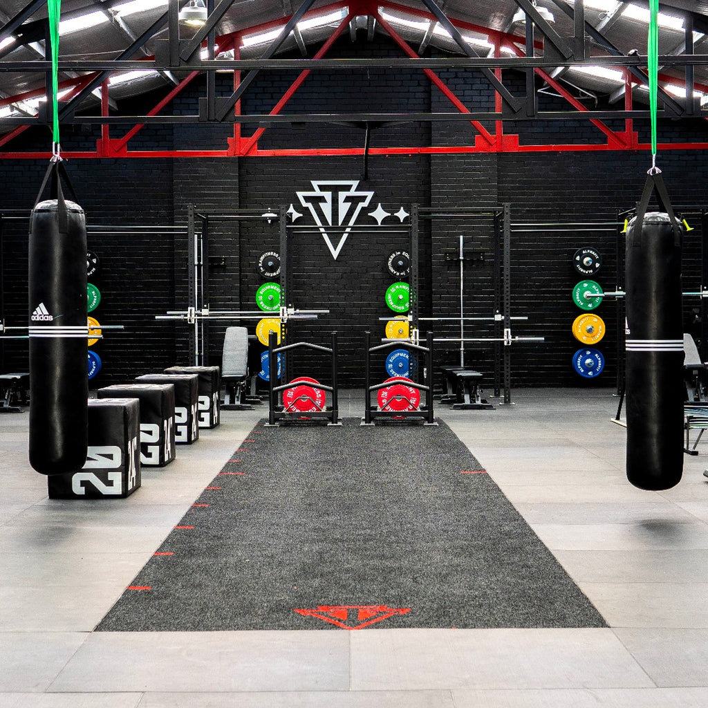Titan Triple Cell Free Standing Rig 6.8m with Monkey Bars